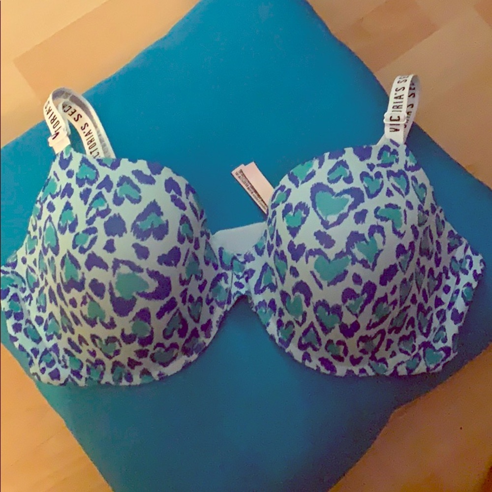 Lightly lined Demi bra Victoria Secret size 40D